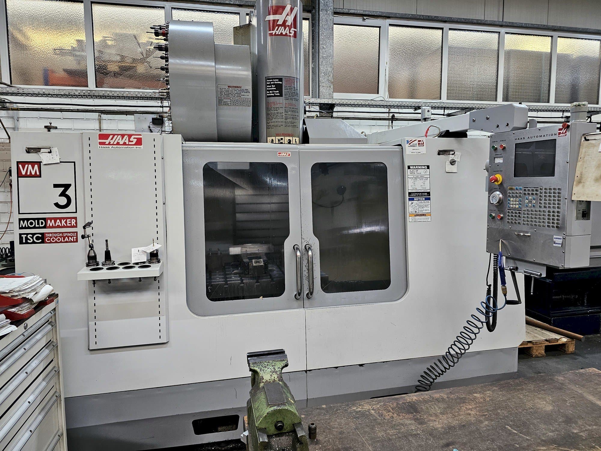 Frontansicht der HAAS VM 3  Maschine