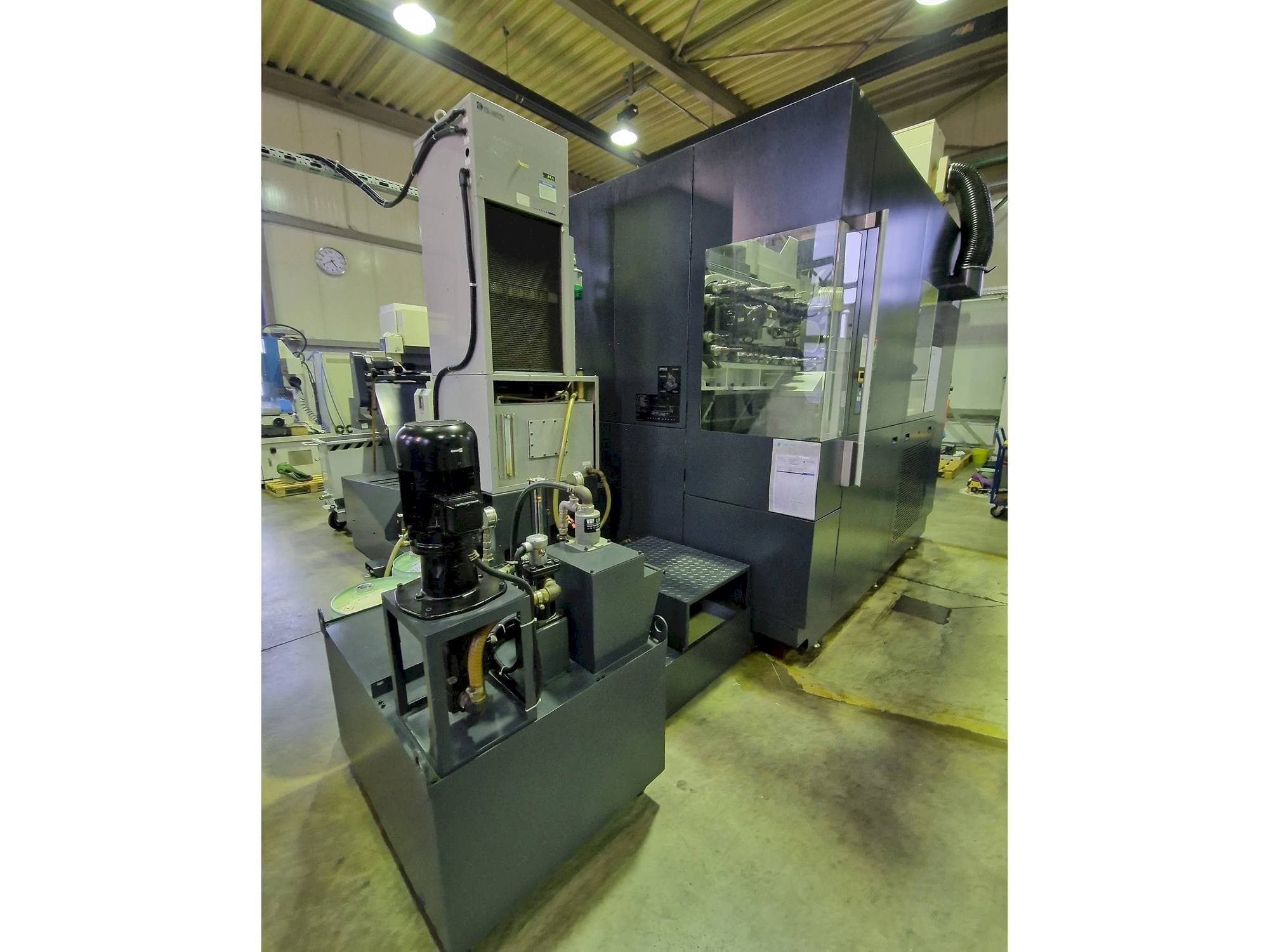 Frontansicht der Makino F9  Maschine