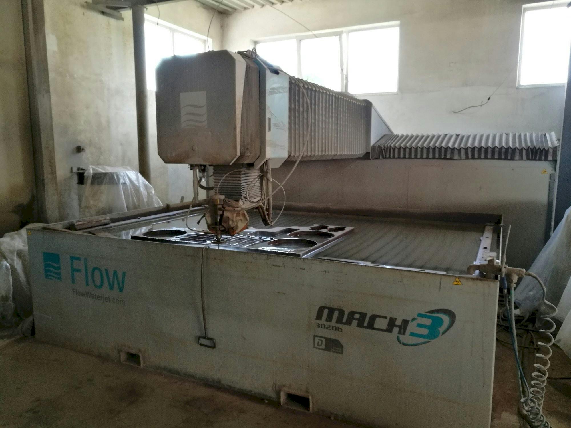 Frontansicht der Flow Mach3-3020b  Maschine