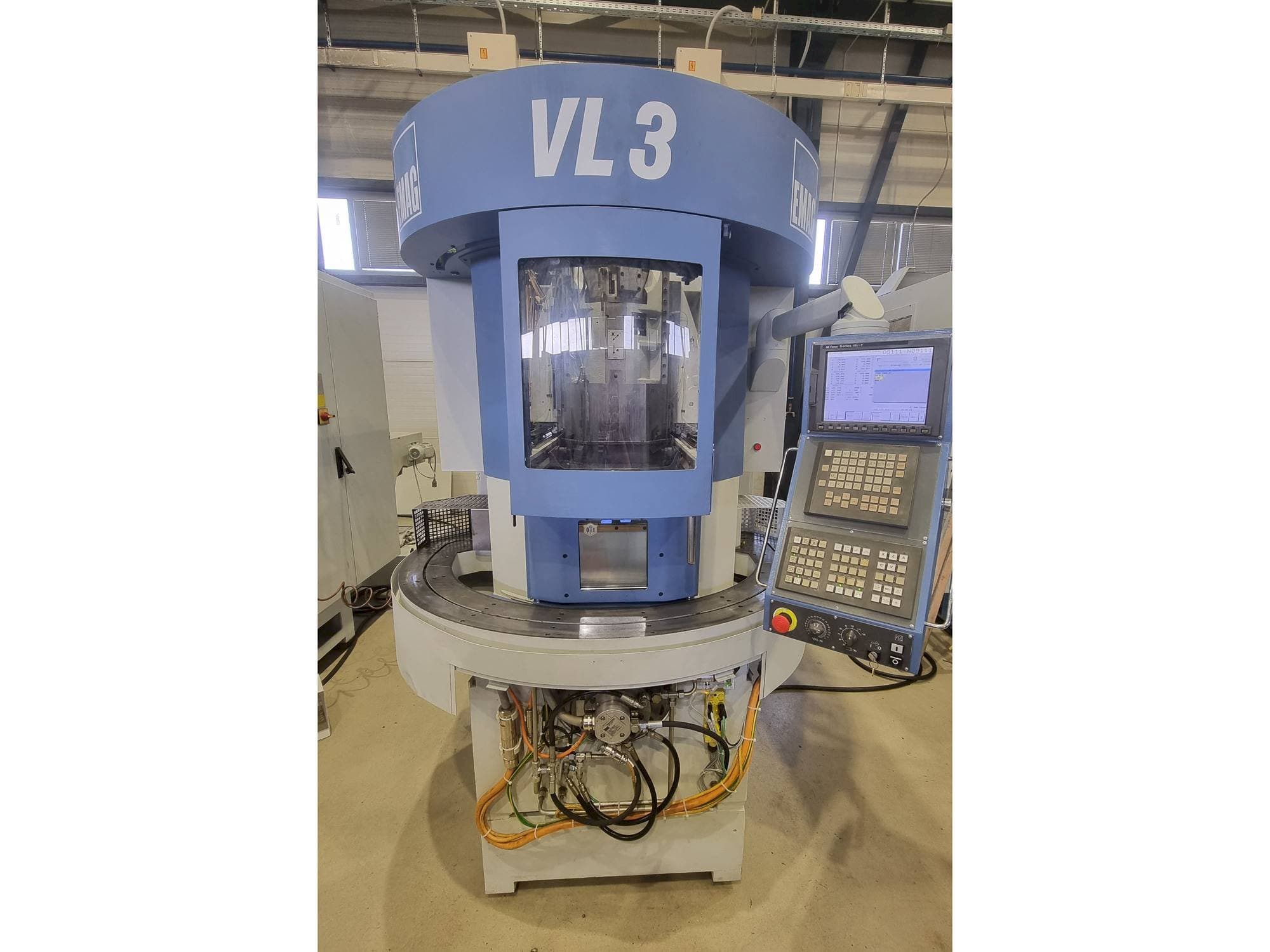 Frontansicht der EMAG VL3  Maschine