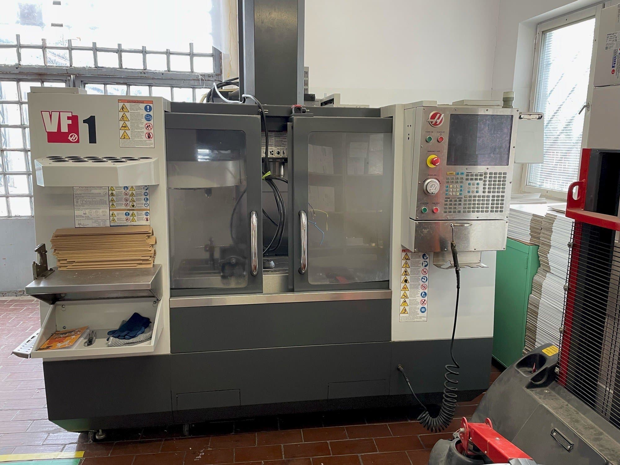 Frontansicht der HAAS VF-1  Maschine
