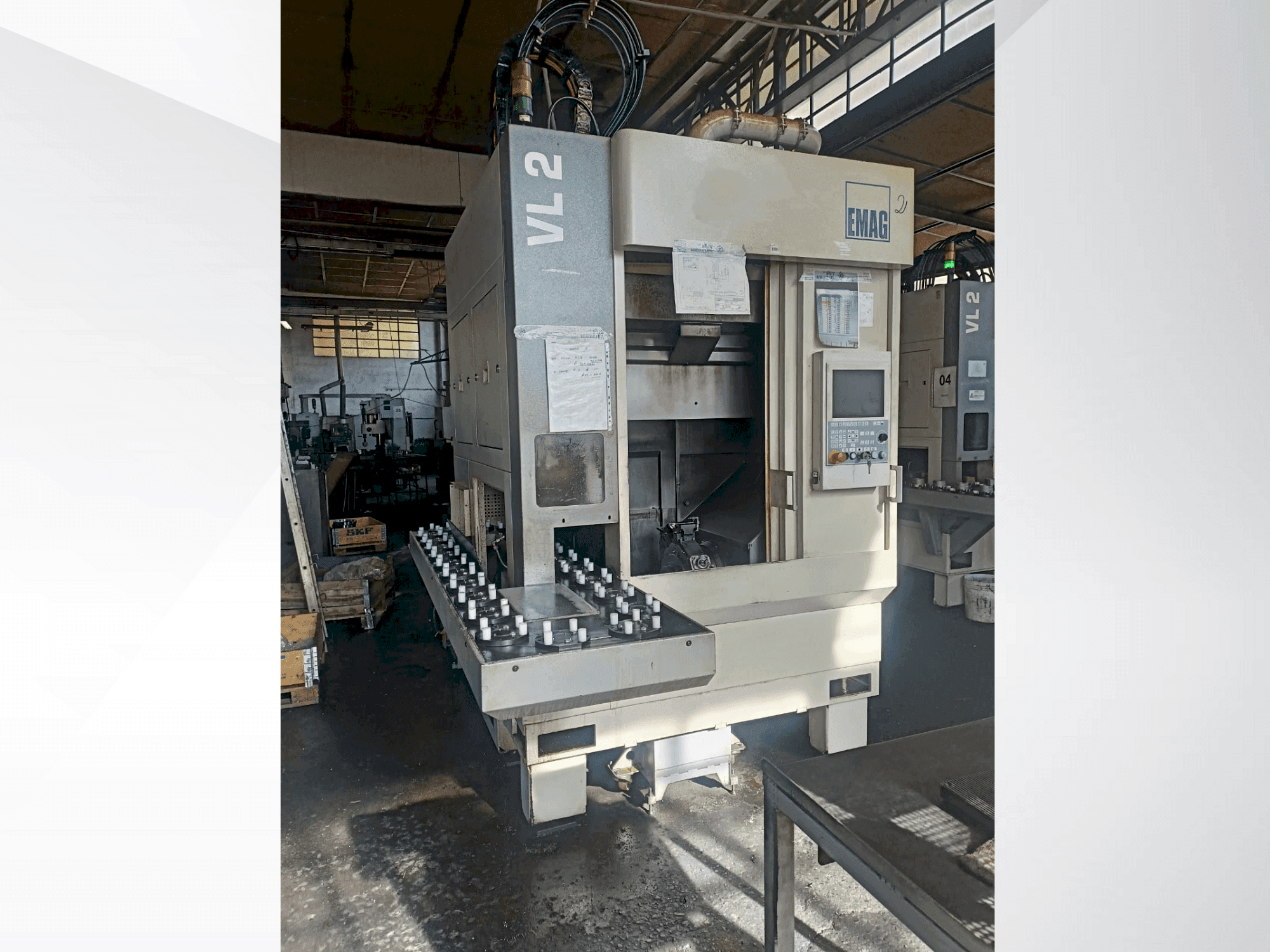 Frontansicht der EMAG VL2  Maschine