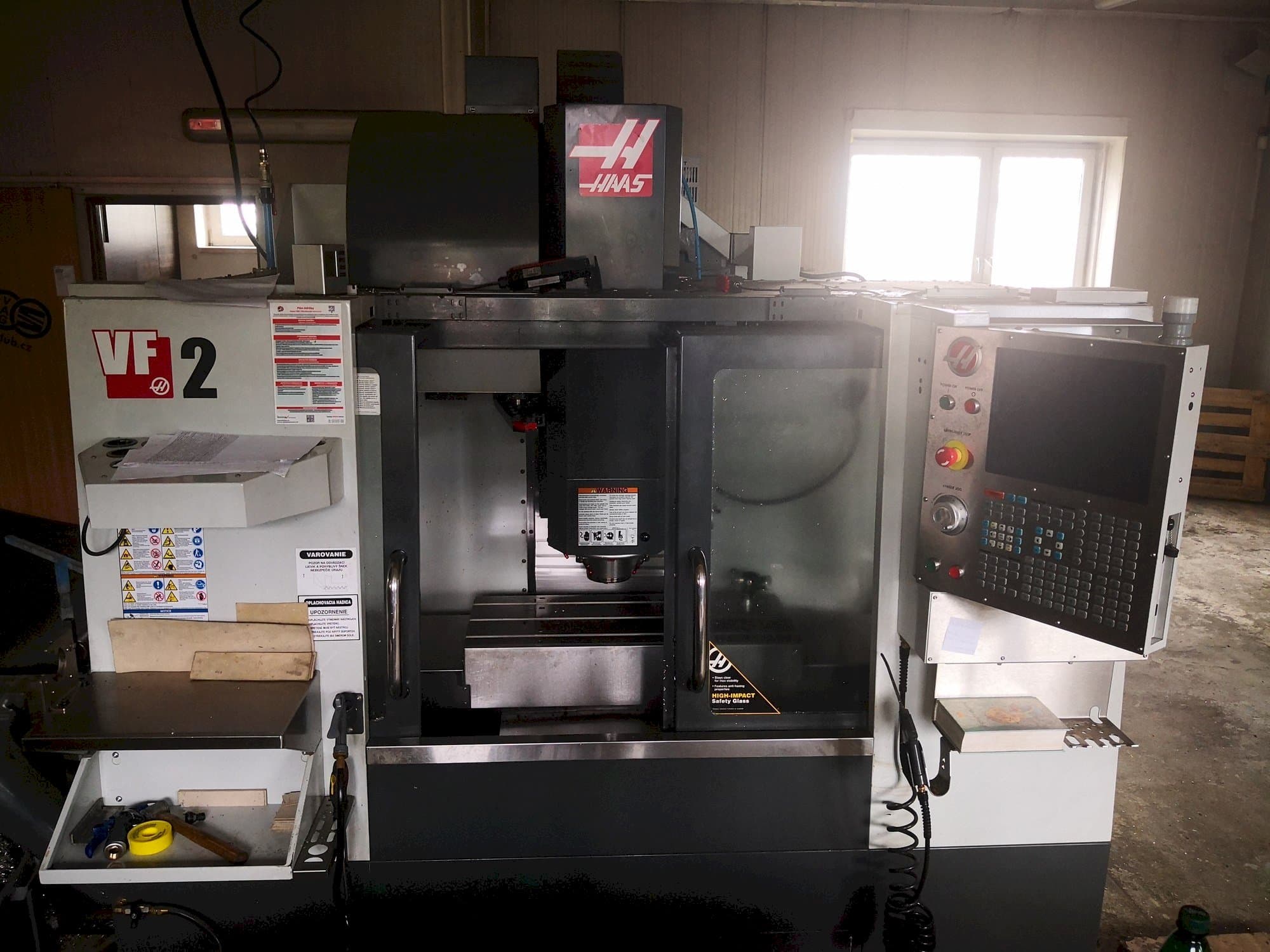 Frontansicht der HAAS VF-2  Maschine