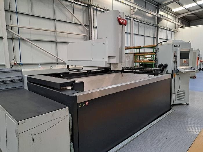 Frontansicht der ONA QX8 B1 L Maschine