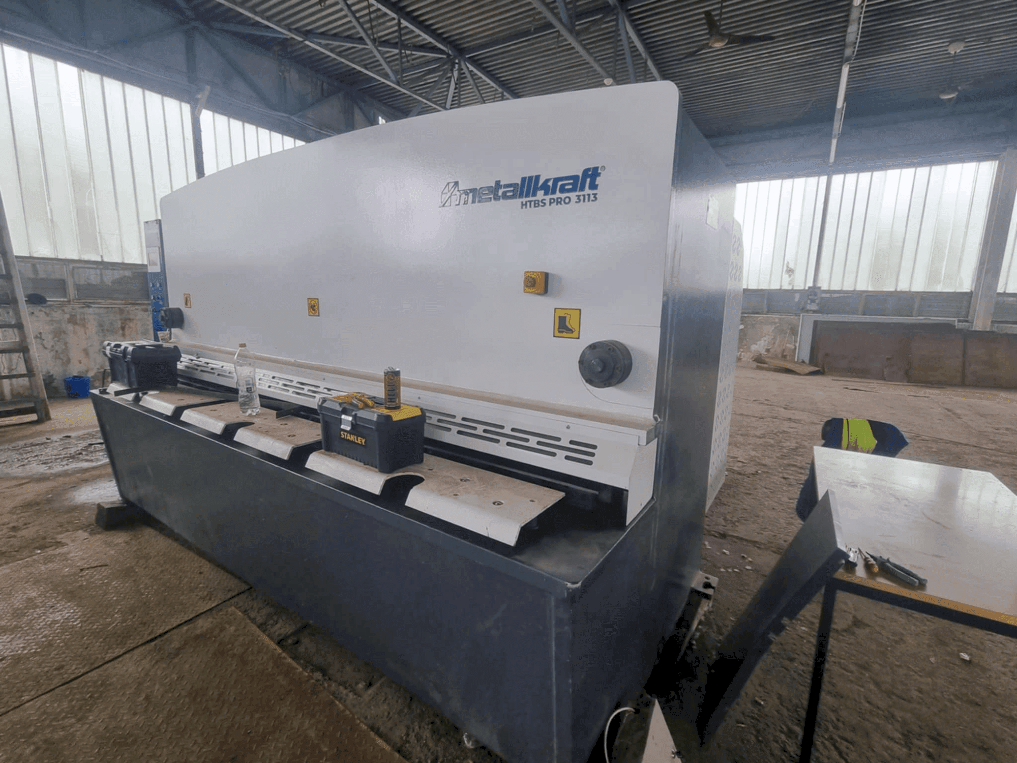 Frontansicht der Metallkraft  HTBS PRO 3113  Maschine