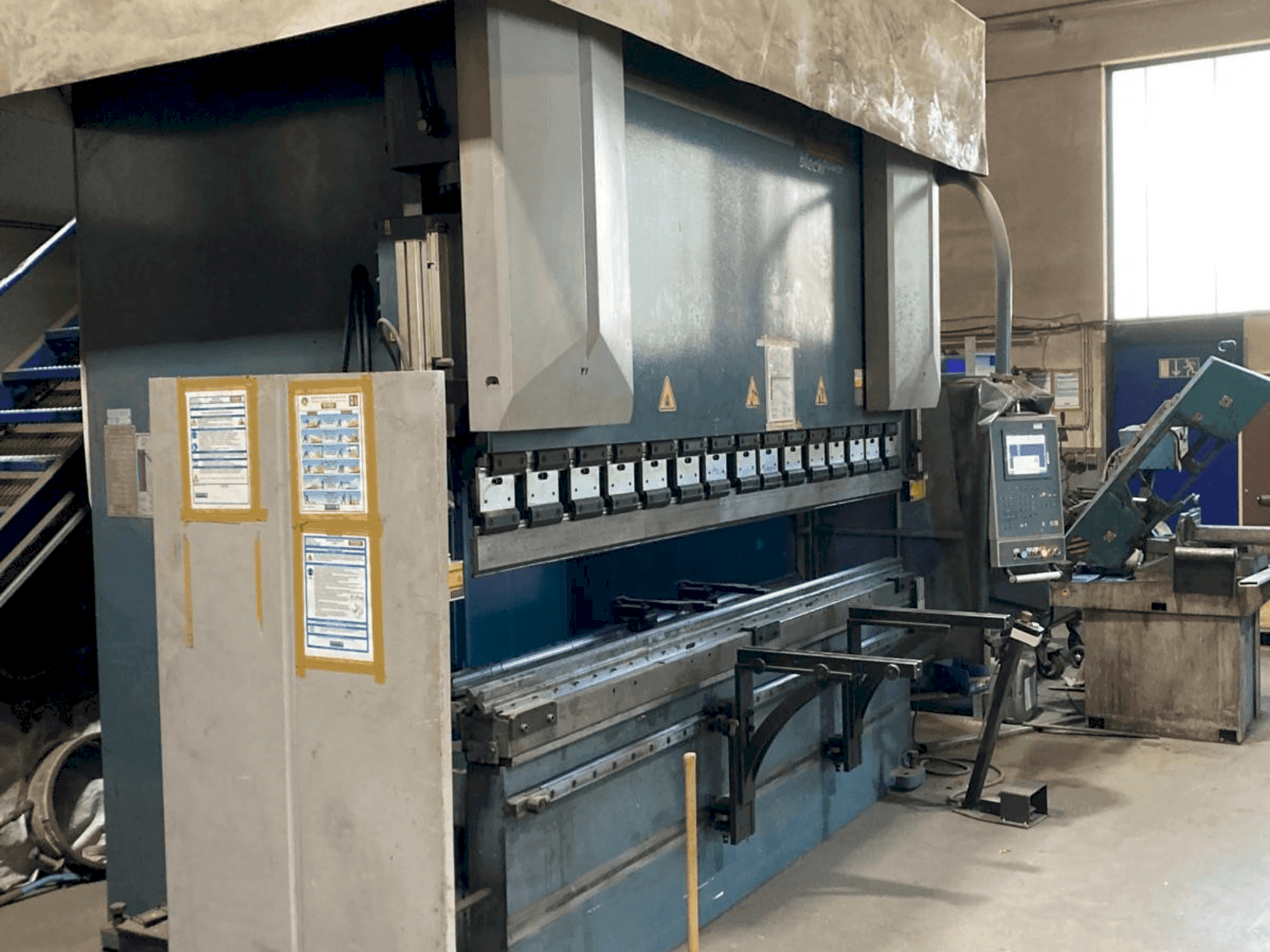 Frontansicht der Hesse AD-R30320  Maschine