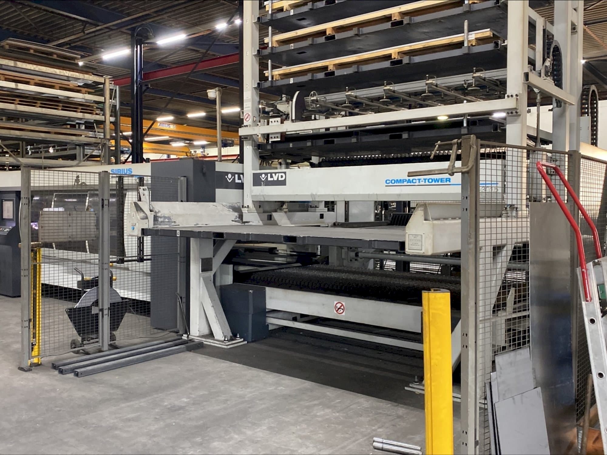 Frontansicht der LVD SIRIUS 3015 PLUS + Compact Tower 6 positions  Maschine