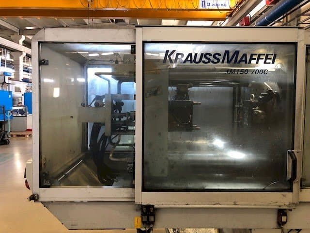 Frontansicht der Krauss Maffei 150-700 C2 Maschine