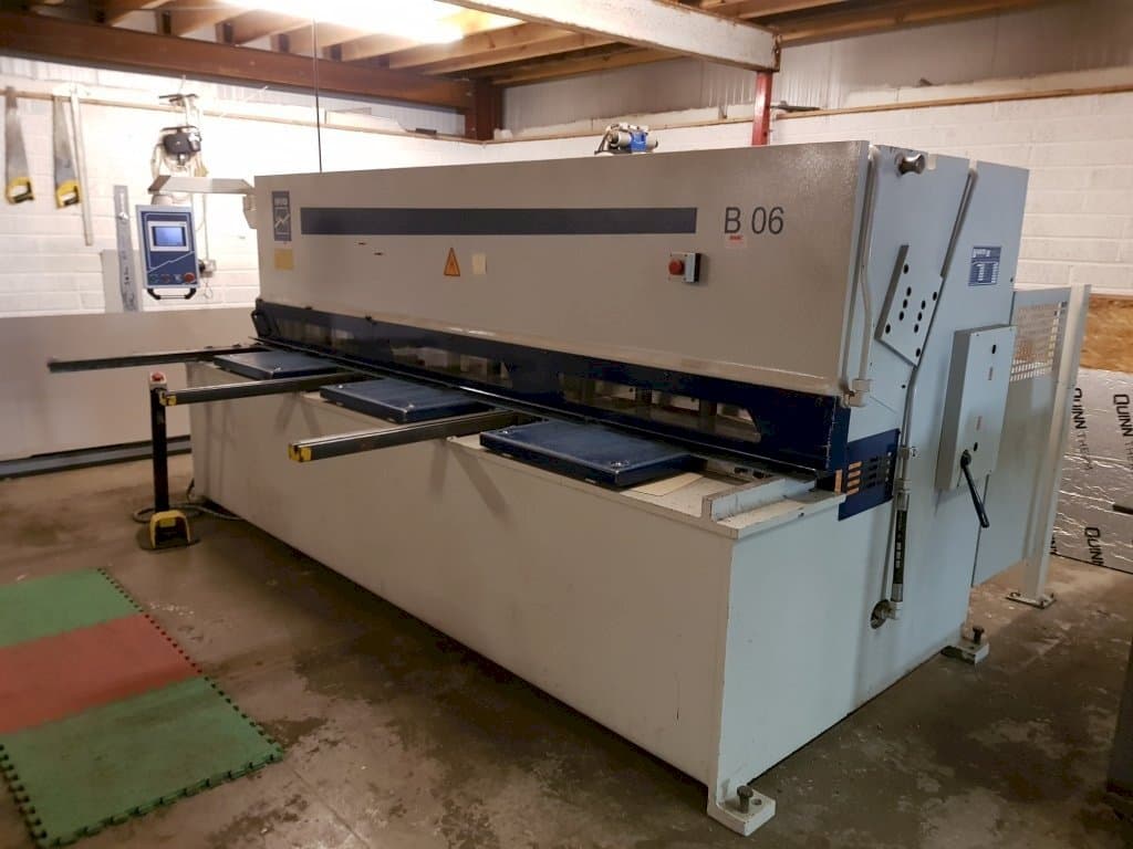 Frontansicht der MVD B 06-3100 Maschine
