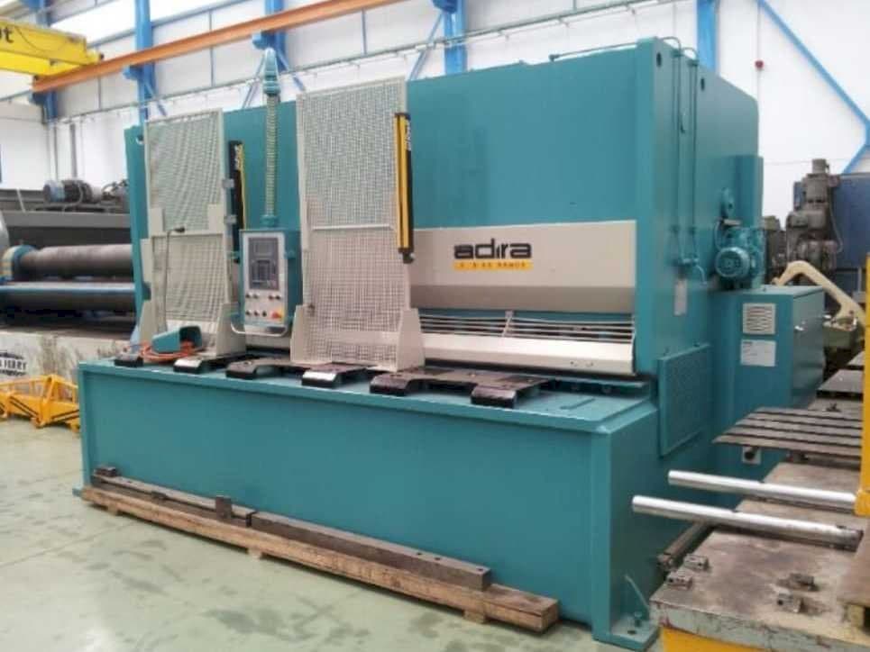 Frontansicht der ADIRA GVX 2030 Maschine