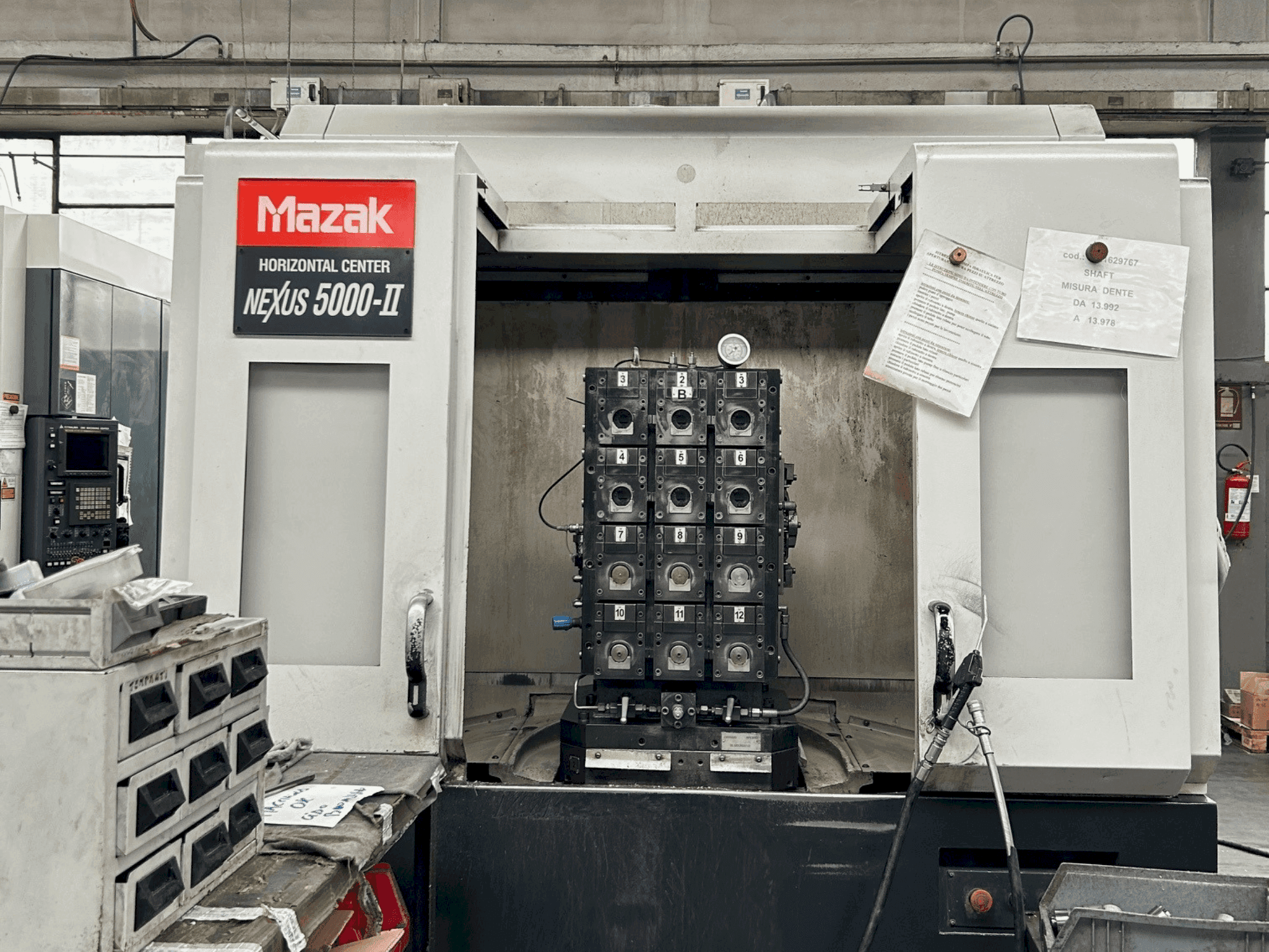 Frontansicht der Mazak NEXUS 5000 II  Maschine