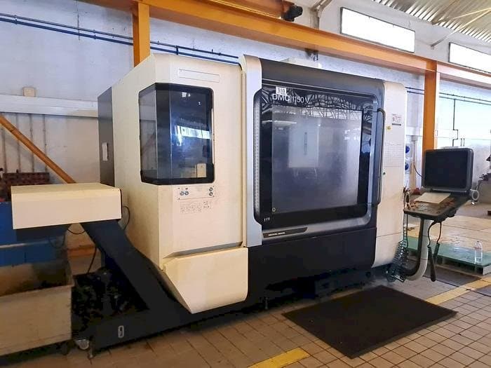 Frontansicht der DMG MORI DMC 1150V Maschine