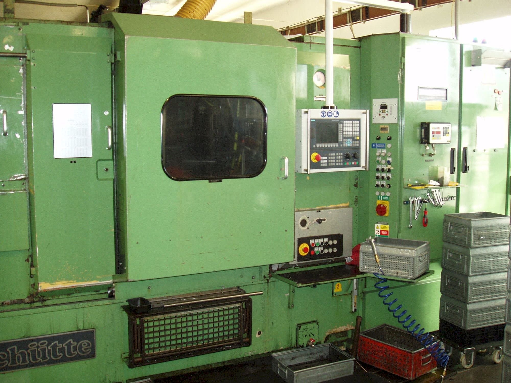 Frontansicht der Schuette SF81 Maschine