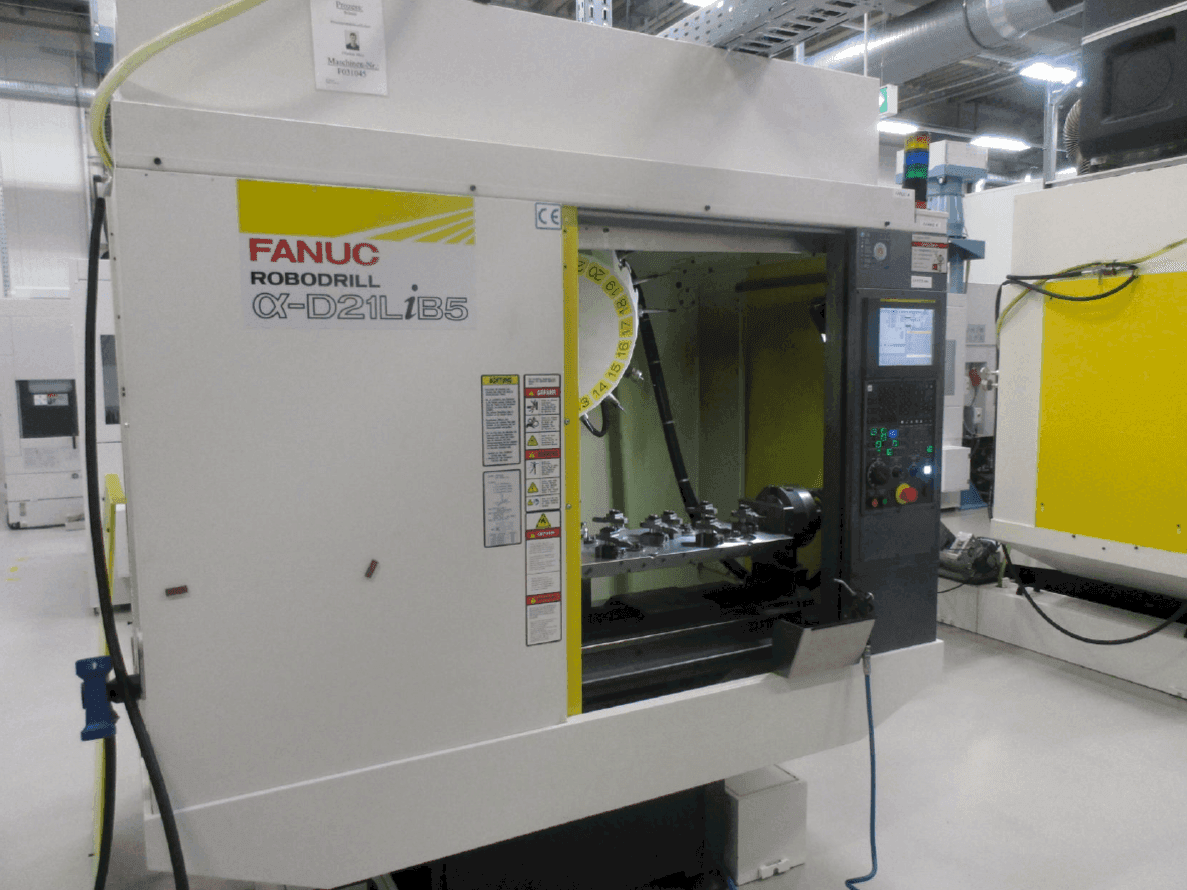 Frontansicht der FANUC ROBODRILL Alpha D21LiB5  Maschine