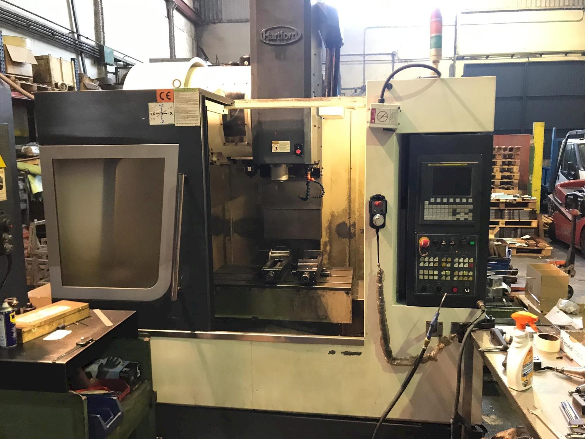 Frontansicht der Hartford LG-800 Maschine