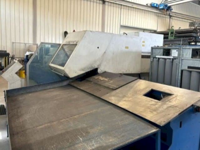 Frontansicht der TRUMPF TRUMATIC TLF 2700TM Maschine