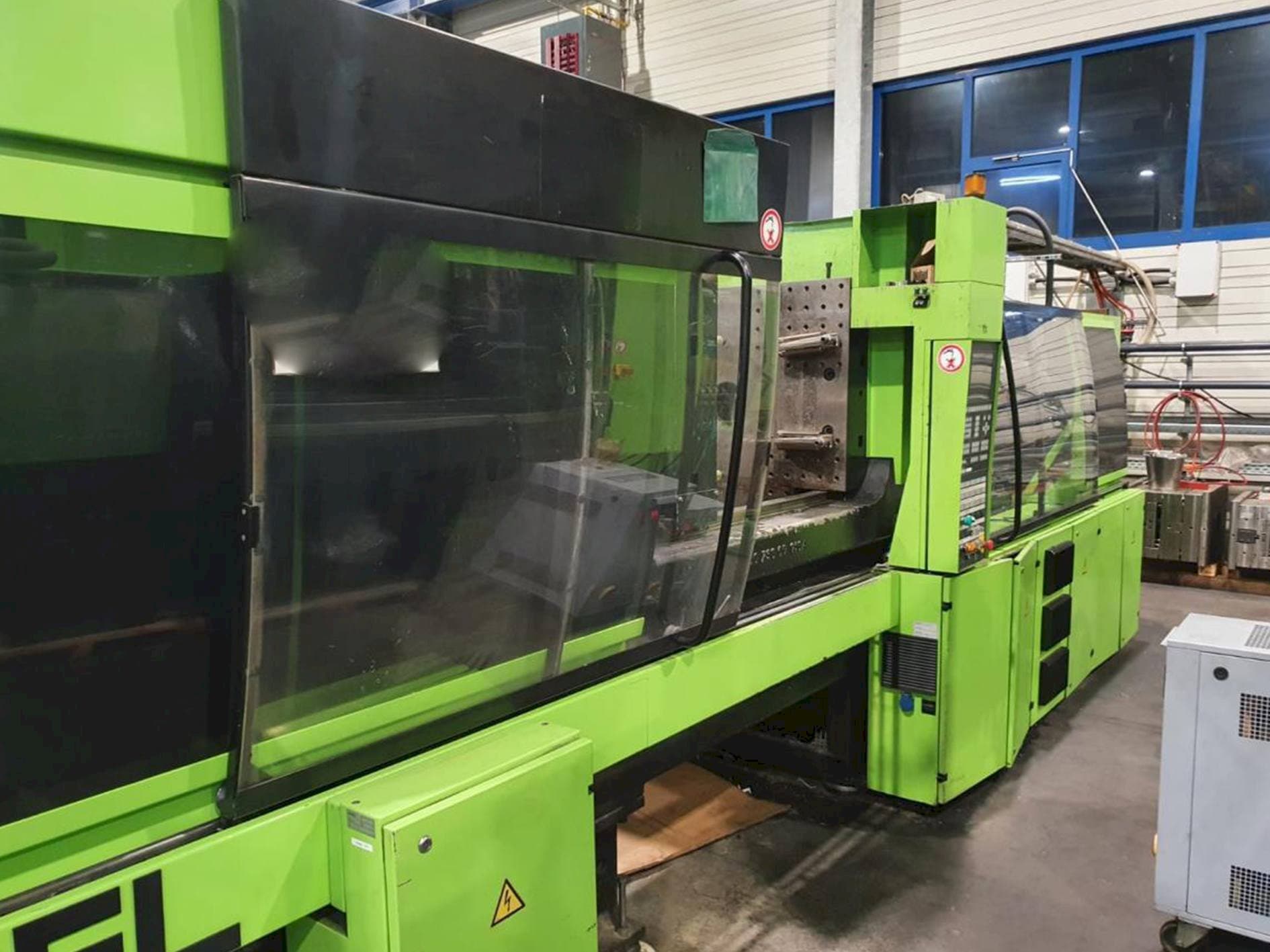 Frontansicht der ENGEL Es 1350/250 Hl  Maschine