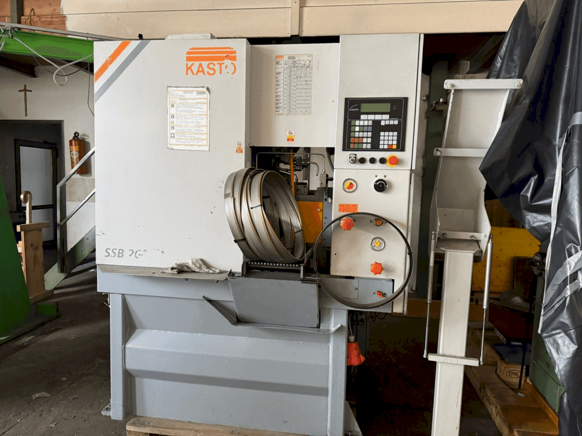 Frontansicht der KASTO SSB 260 VA-CC-CNC  Maschine