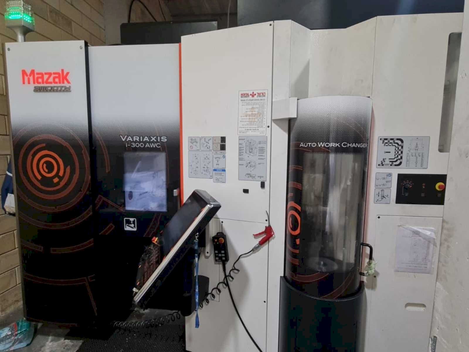 Frontansicht der Mazak VARIAXIS I-300 AWC Maschine