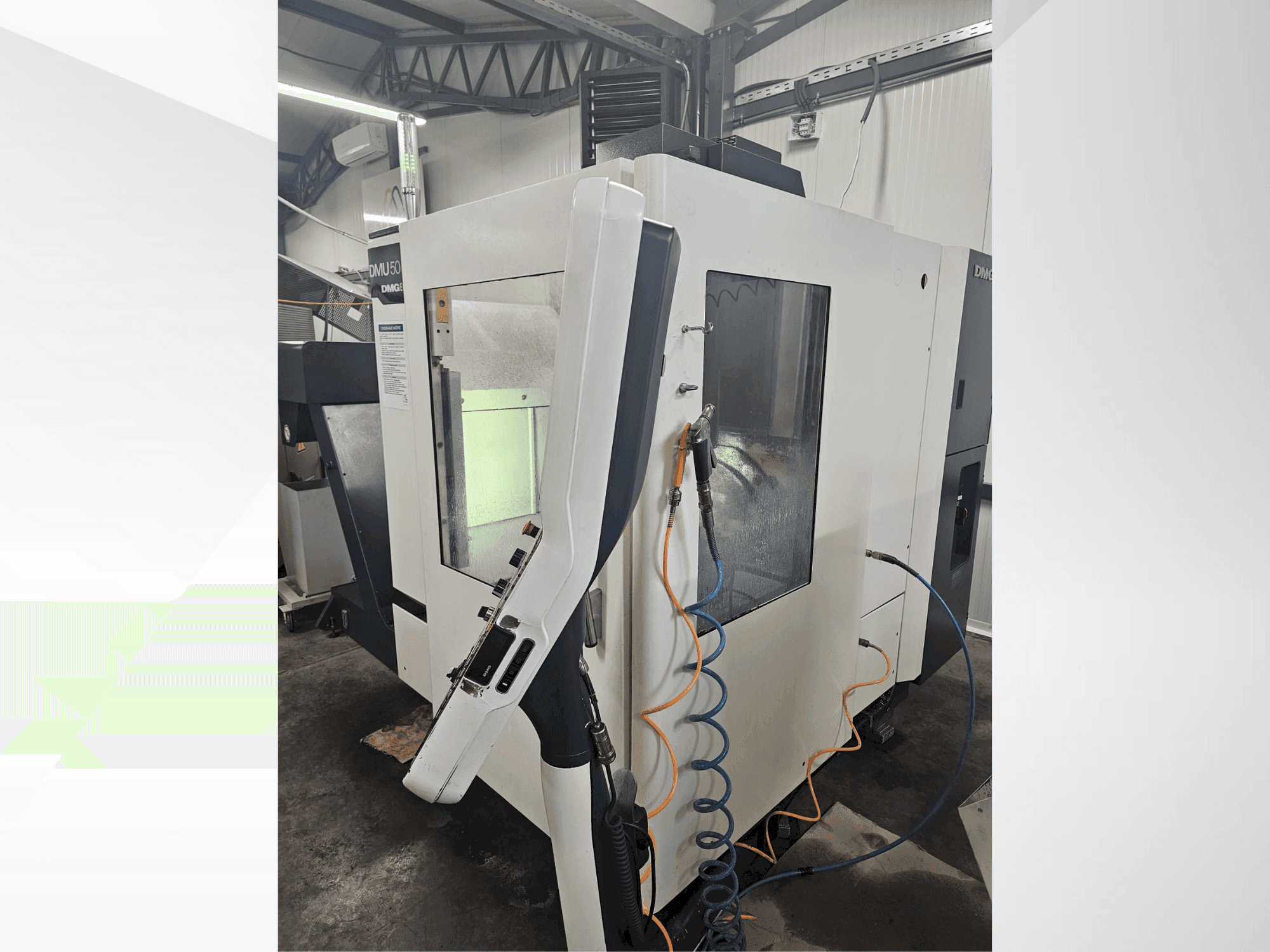 Frontansicht der DMG DECKEL MAHO DMU 50 eco Maschine