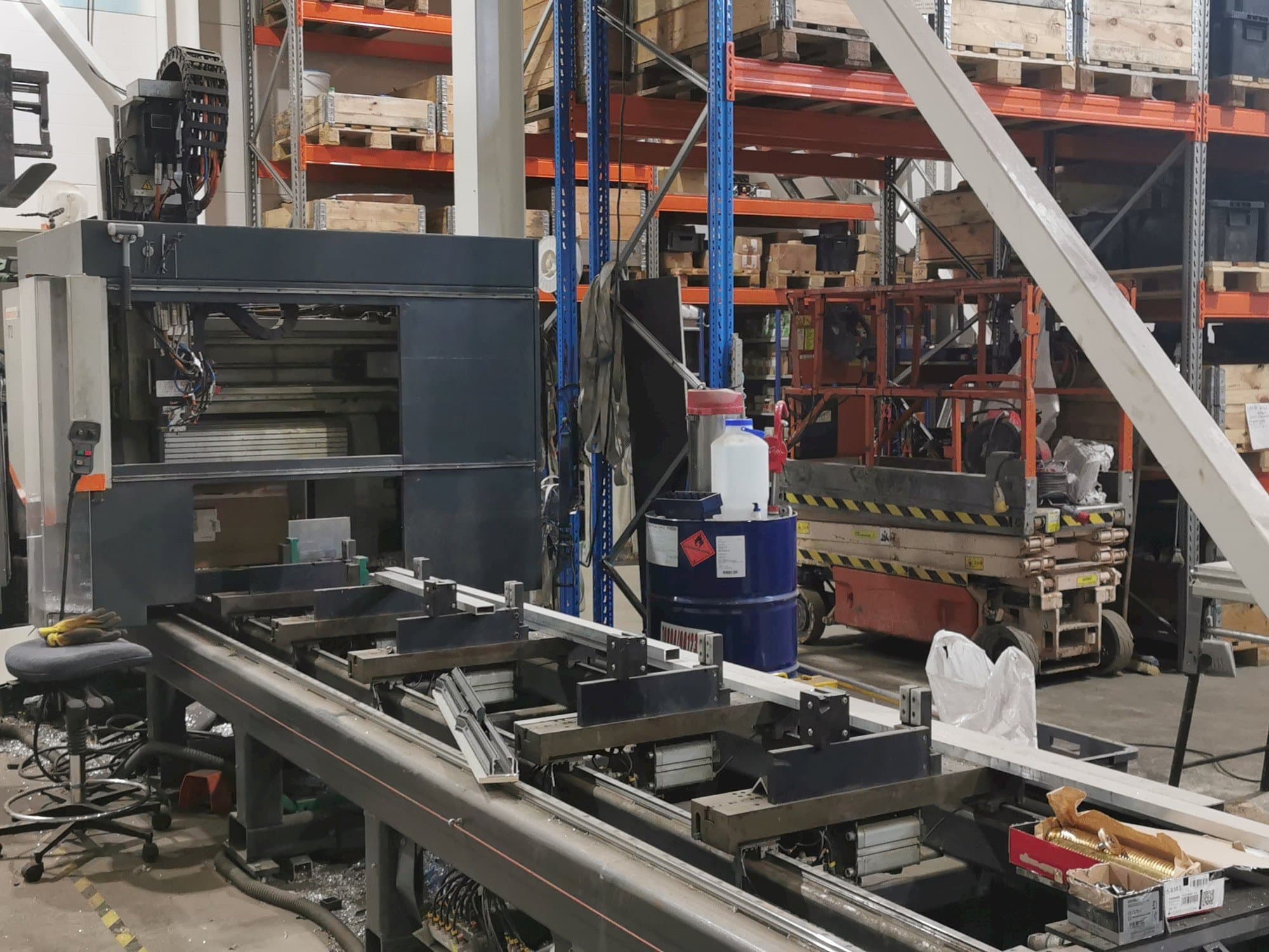 Frontansicht der Elumatec SBZ 140 Maschine