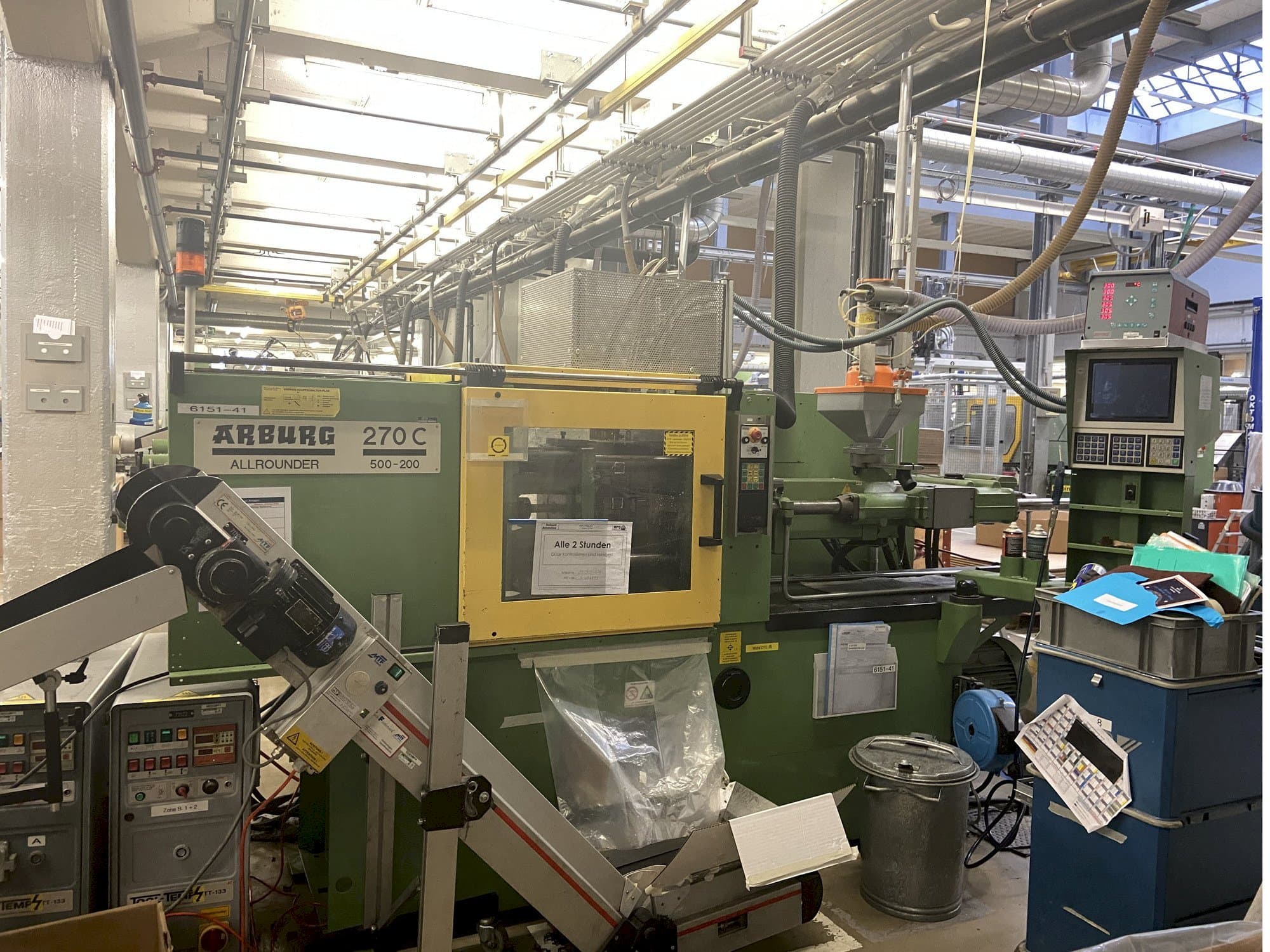 Frontansicht der Arburg ALLROUNDER 270 C 500 - 200 Maschine