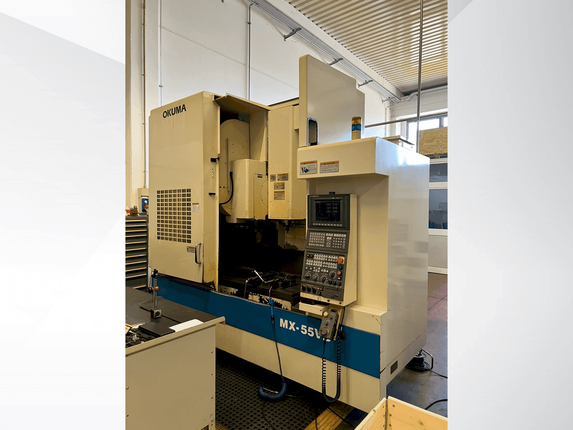 Frontansicht der Okuma MX-55VB  Maschine