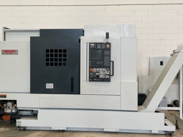 Frontansicht der MORI SEIKI NL 3000Y/700 Maschine