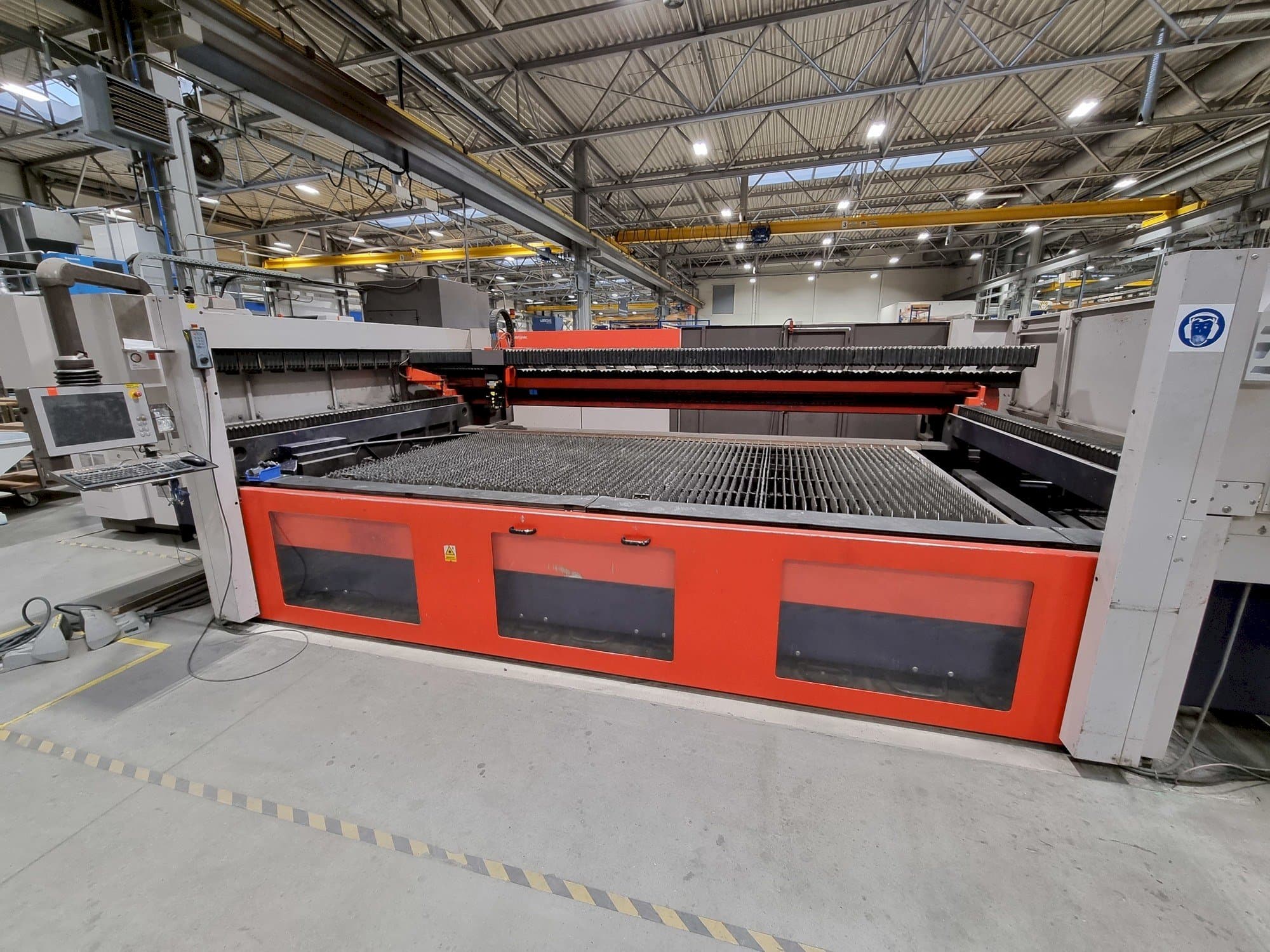 Frontansicht der Bystronic Bylaser 4400  Maschine
