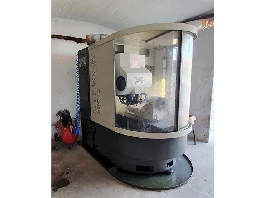 Frontansicht der Walter Helitronic Power Maschine