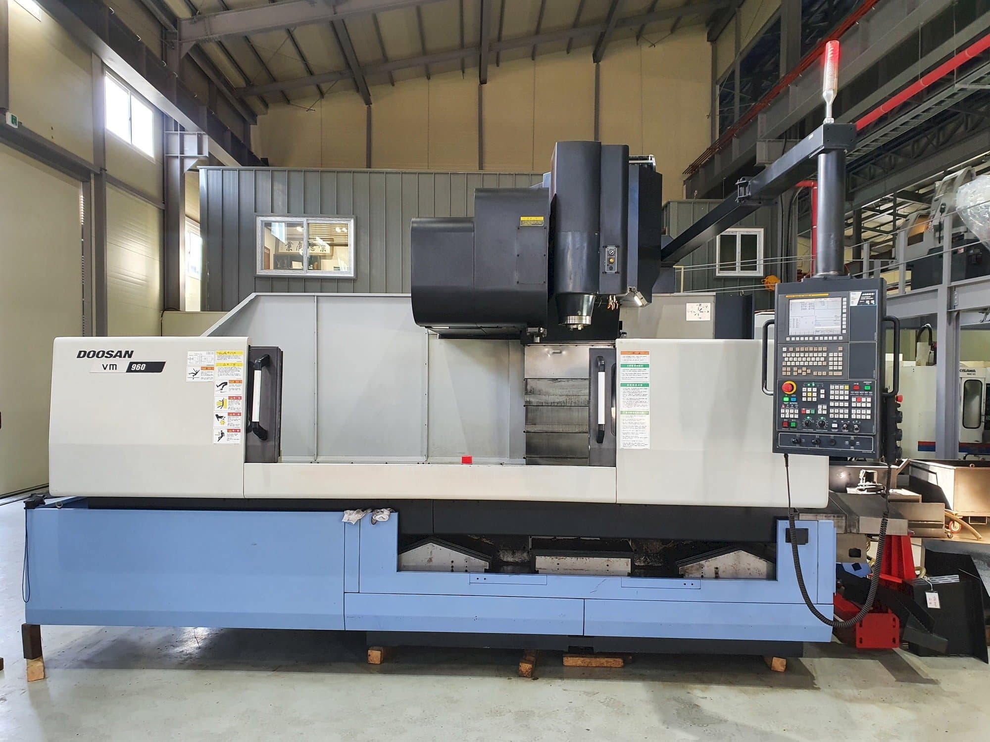 Frontansicht der Doosan VM 960 Maschine