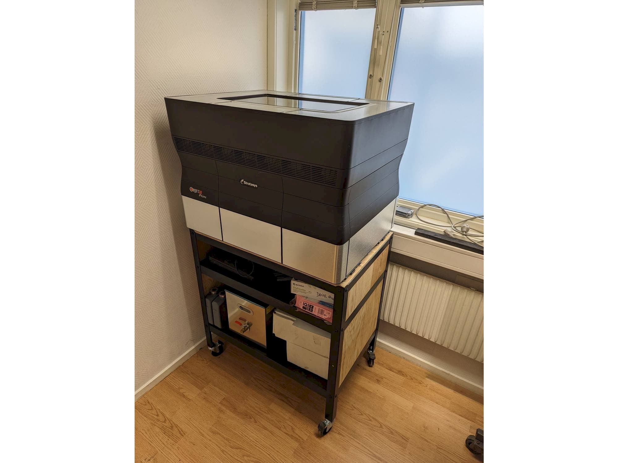 Frontansicht der Stratasys objet30 V3 pro  Maschine