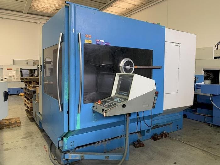 Frontansicht der DECKEL MAHO DMU 80 Maschine
