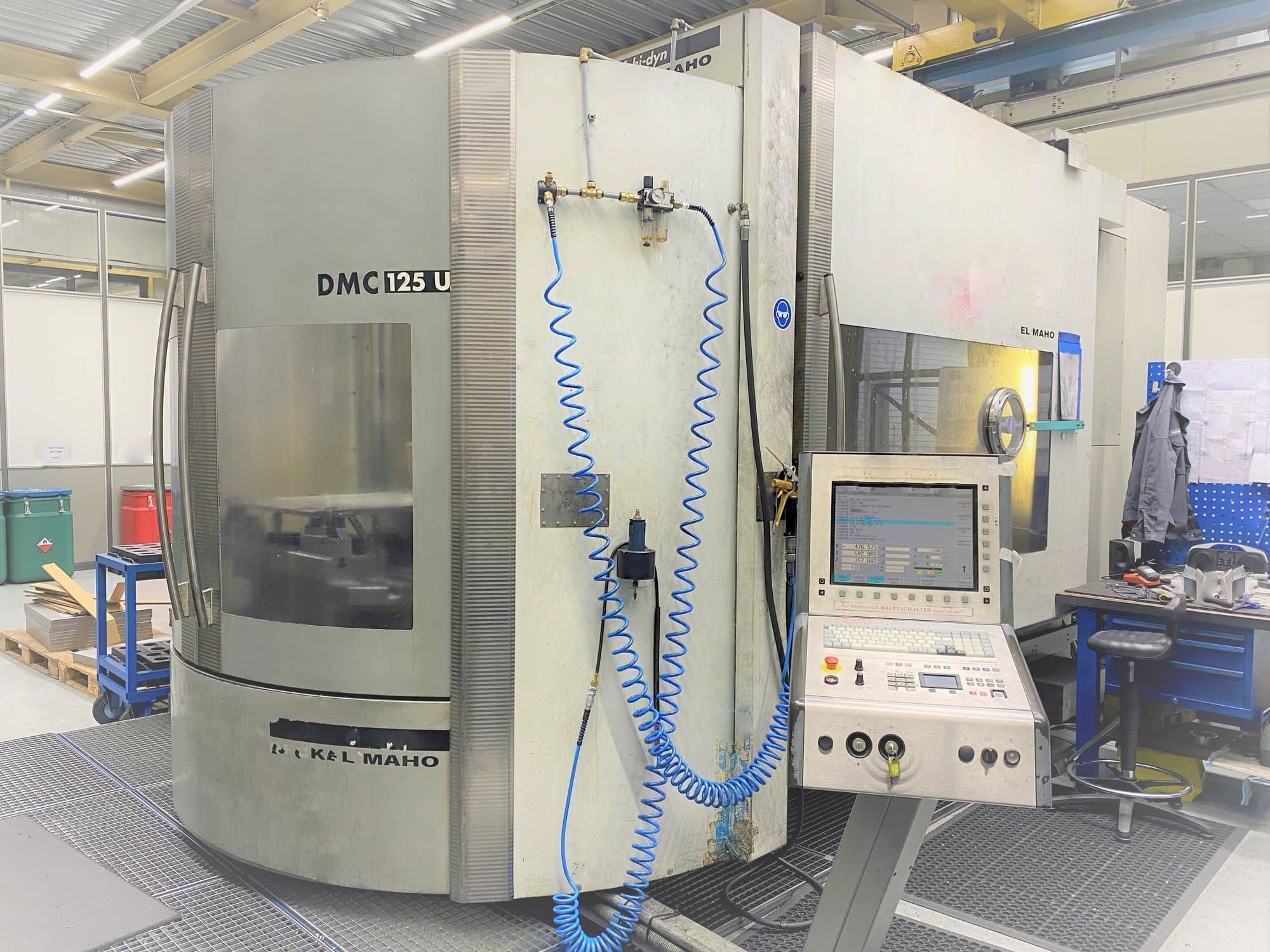 Frontansicht der DECKEL MAHO DMC 125U hi-dyn  Maschine