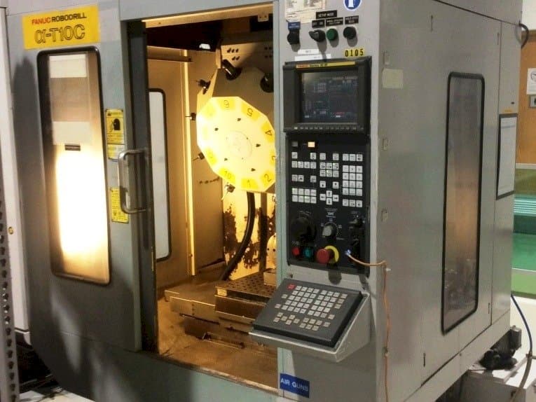 Frontansicht der FANUC RoboDrill Q-T10C Maschine