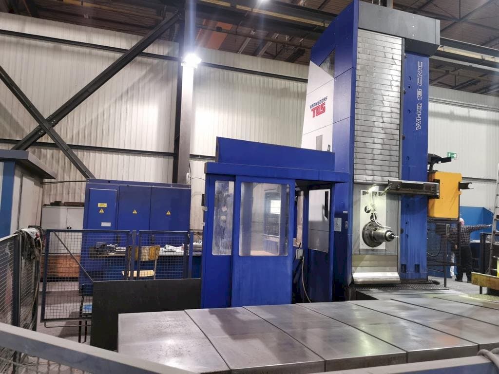 Frontansicht der TOS VARNSDORF WHQ 13 CNC Maschine