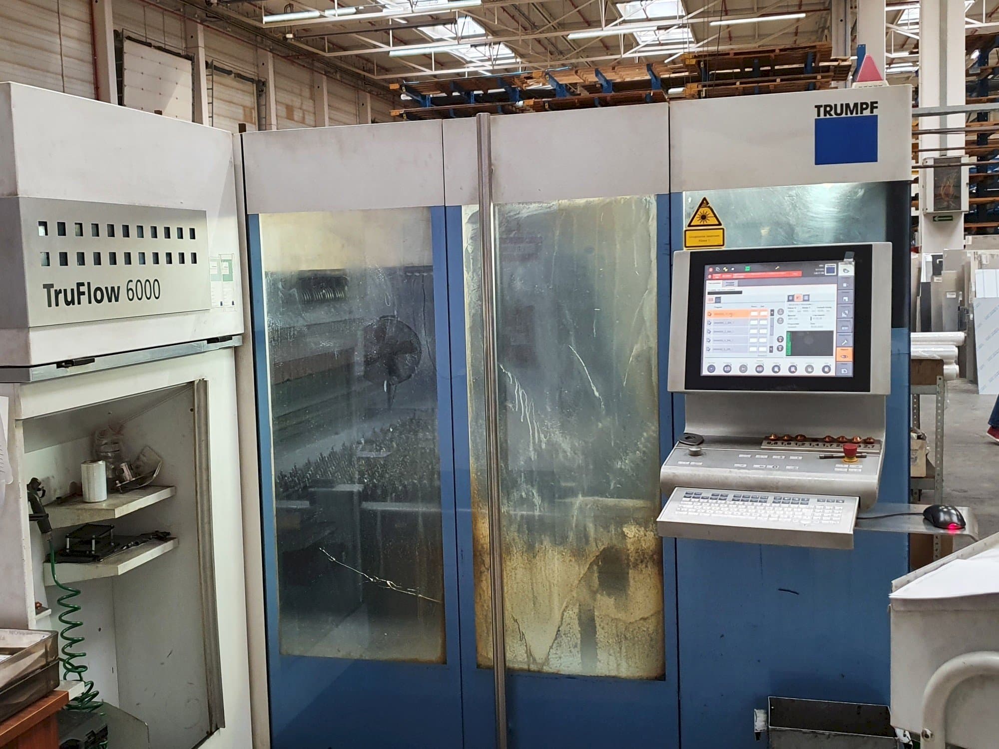 Frontansicht der Trumpf TruLaser 3030  Maschine