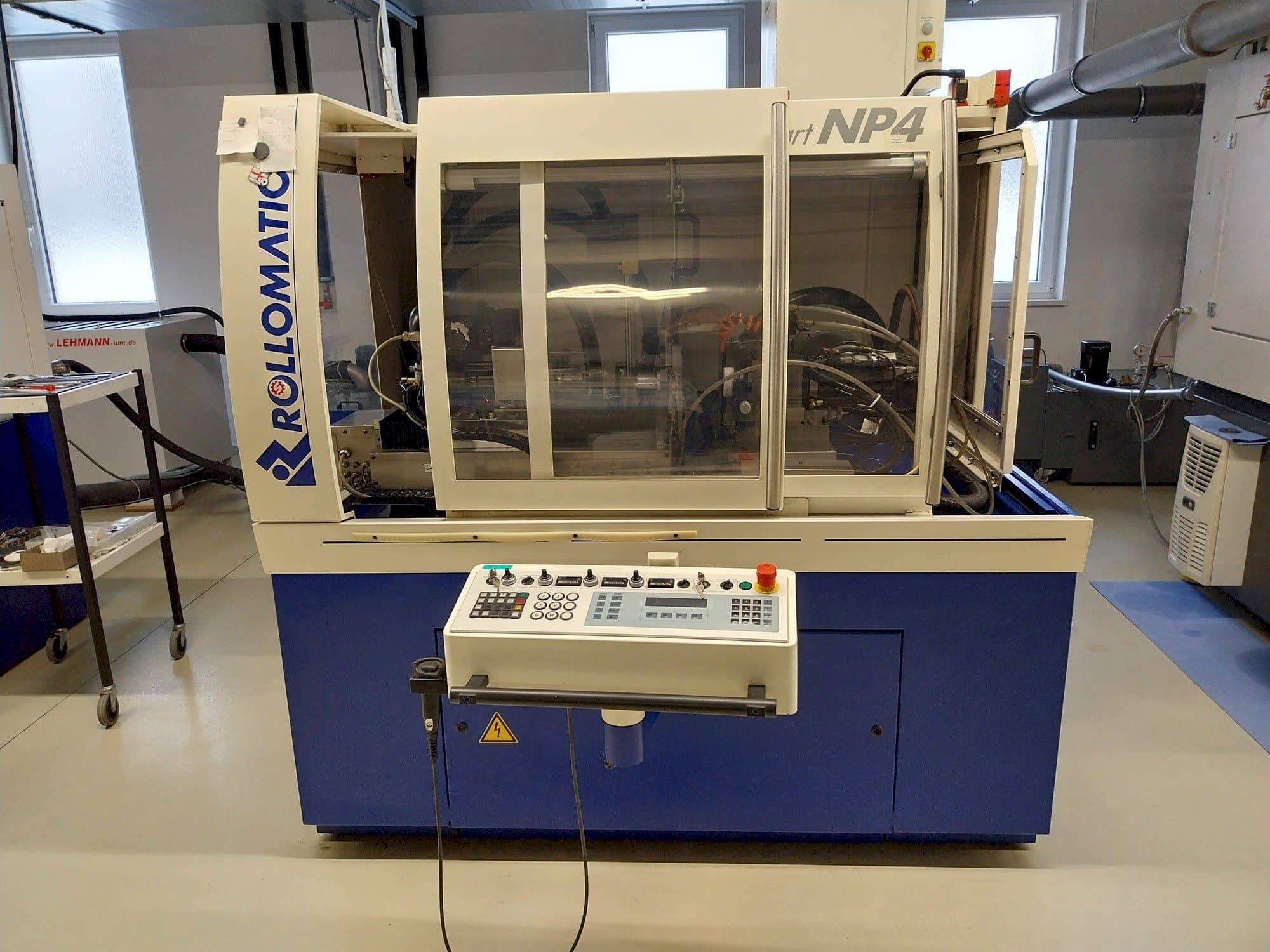 Frontansicht der ROLLOMATIC NP4 Maschine