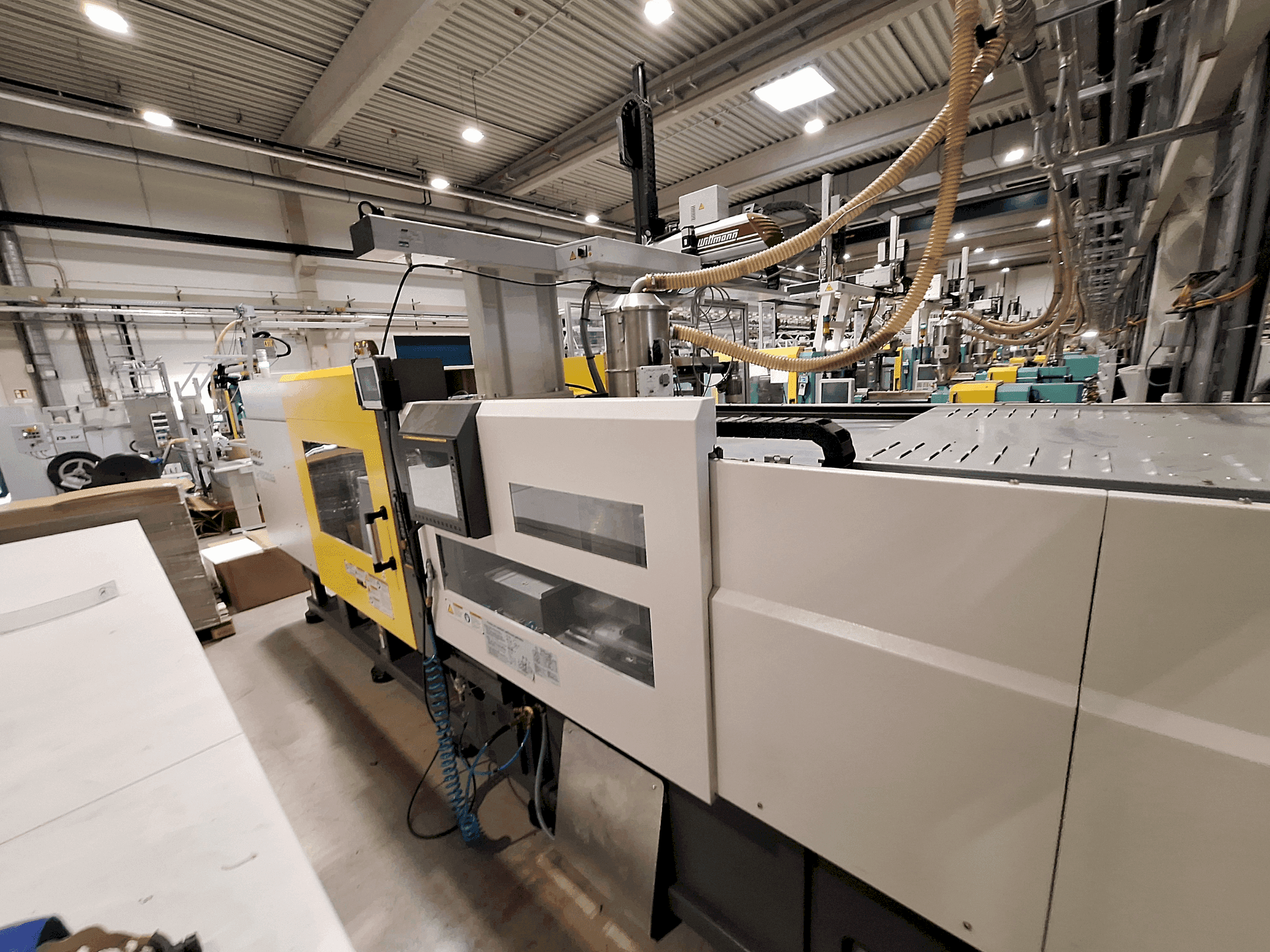 Frontansicht der FANUC Roboshot S220iA Maschine