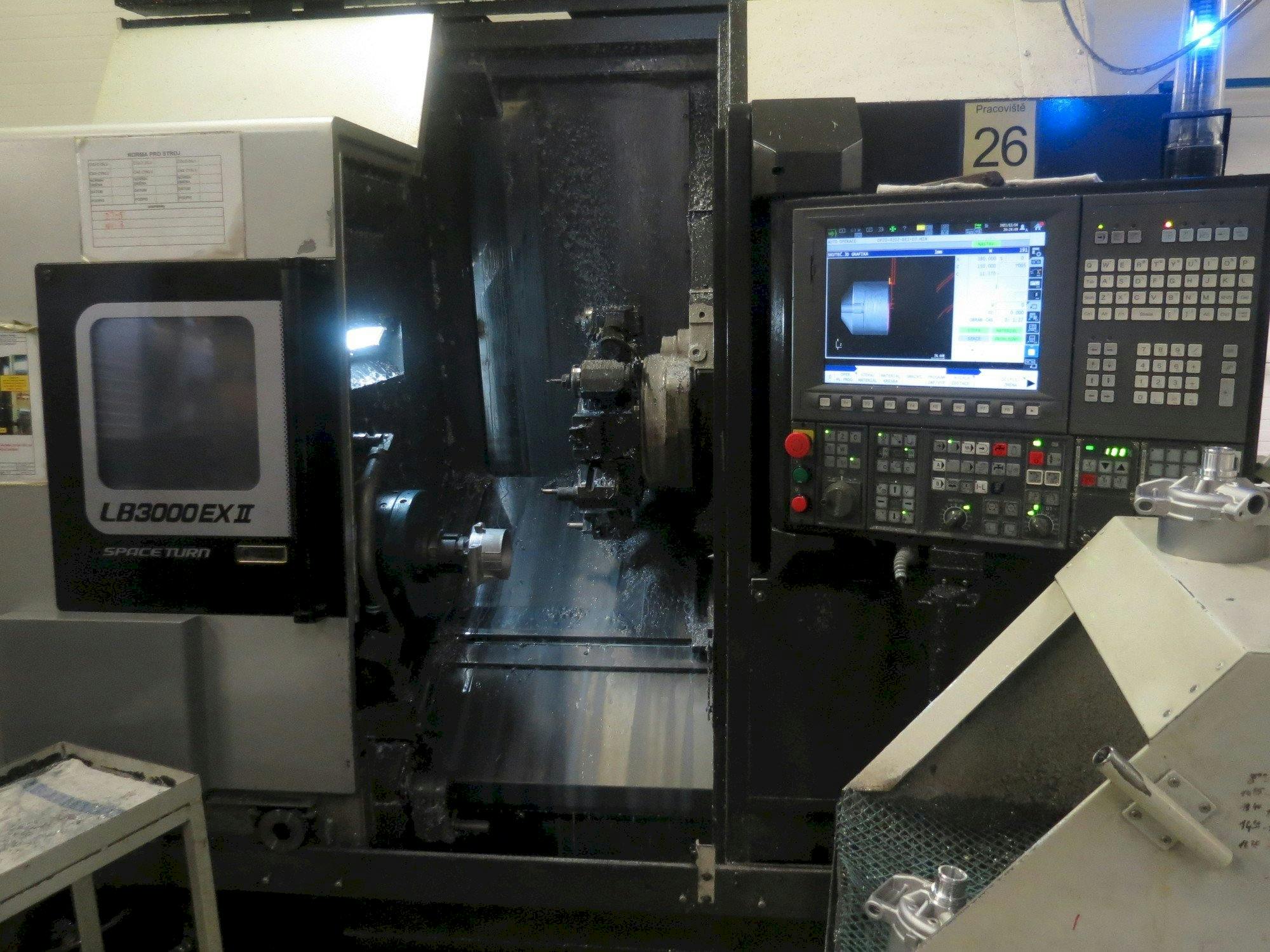 Frontansicht der Okuma LB3000 EX II  Maschine