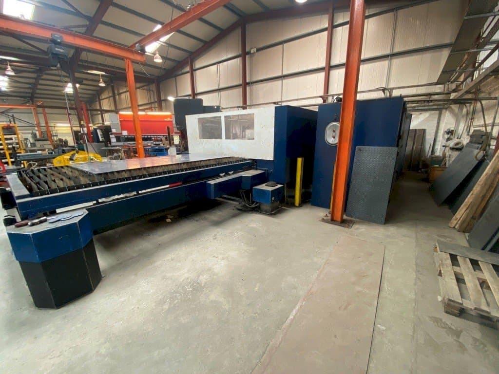 Frontansicht der Trumpf TRUMATIC L3030 Maschine