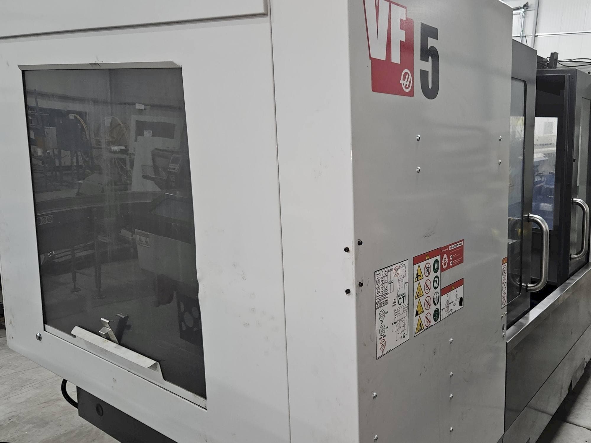 Frontansicht der HAAS VF-5/40  Maschine