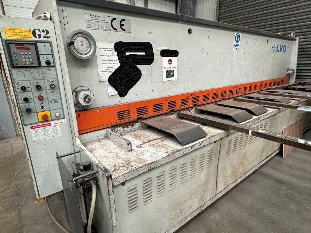 Frontansicht der LVD HST-C 40/6 Maschine