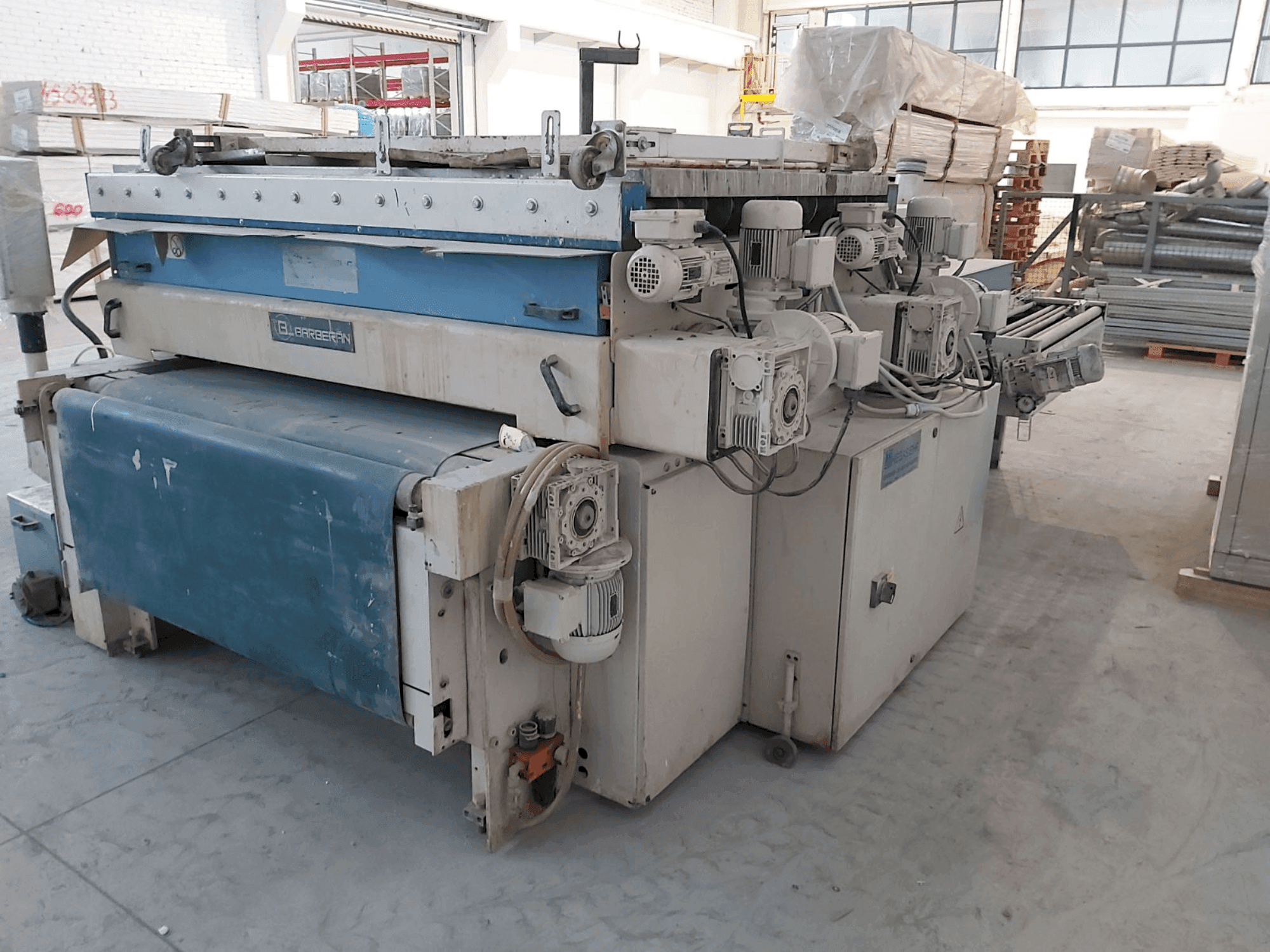 Frontansicht der Barberan BRB2-1400-RR Maschine