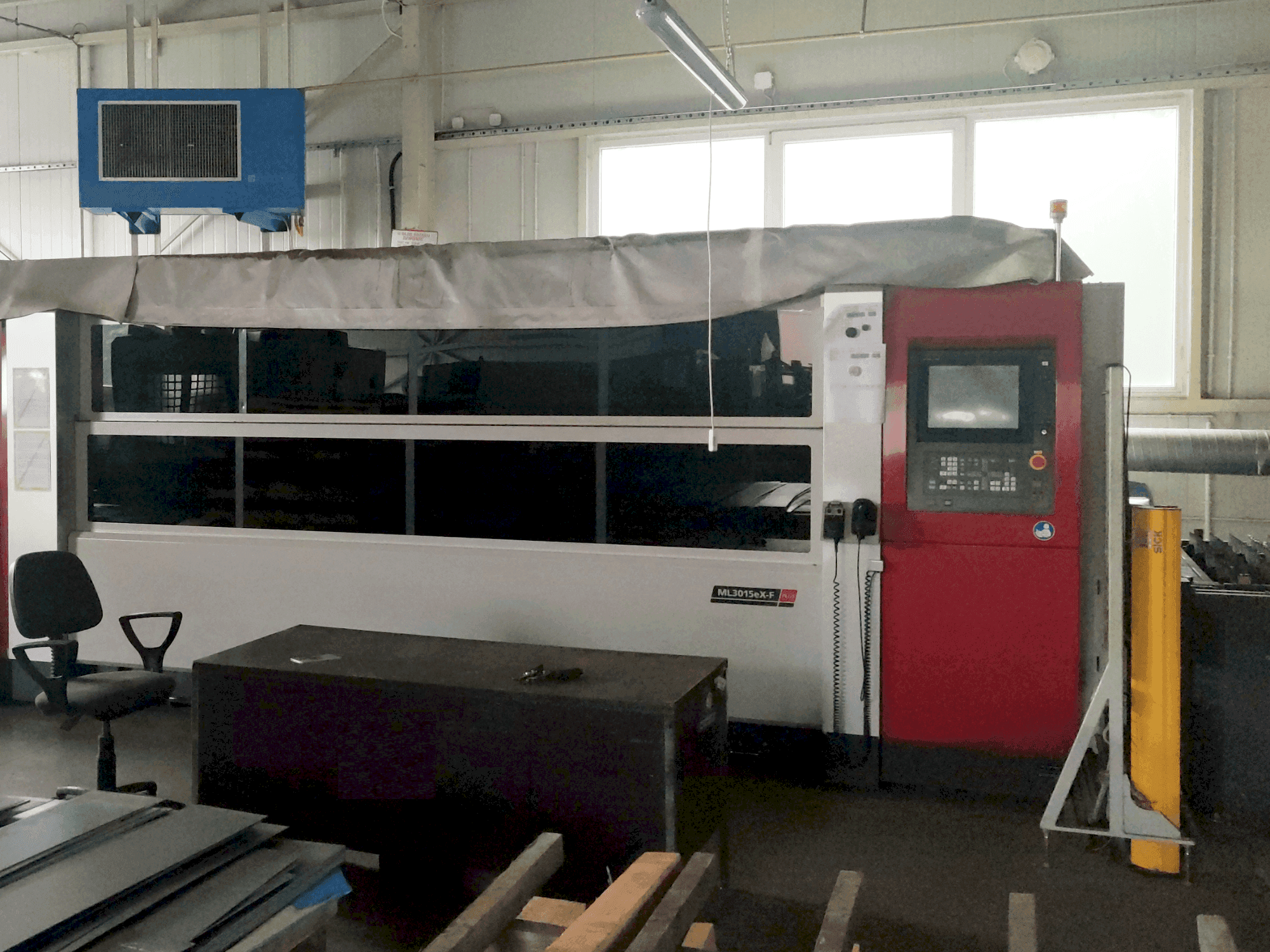 Frontansicht der Mitsubishi ML3015eX-F40  Maschine