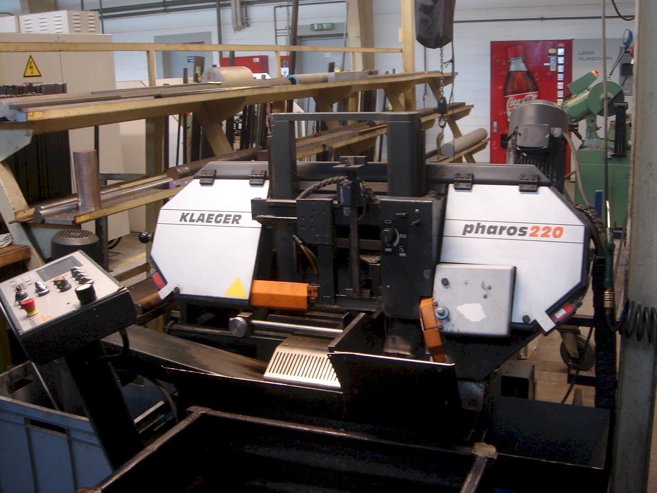 Frontansicht der Klaeger Pharos 220 Maschine