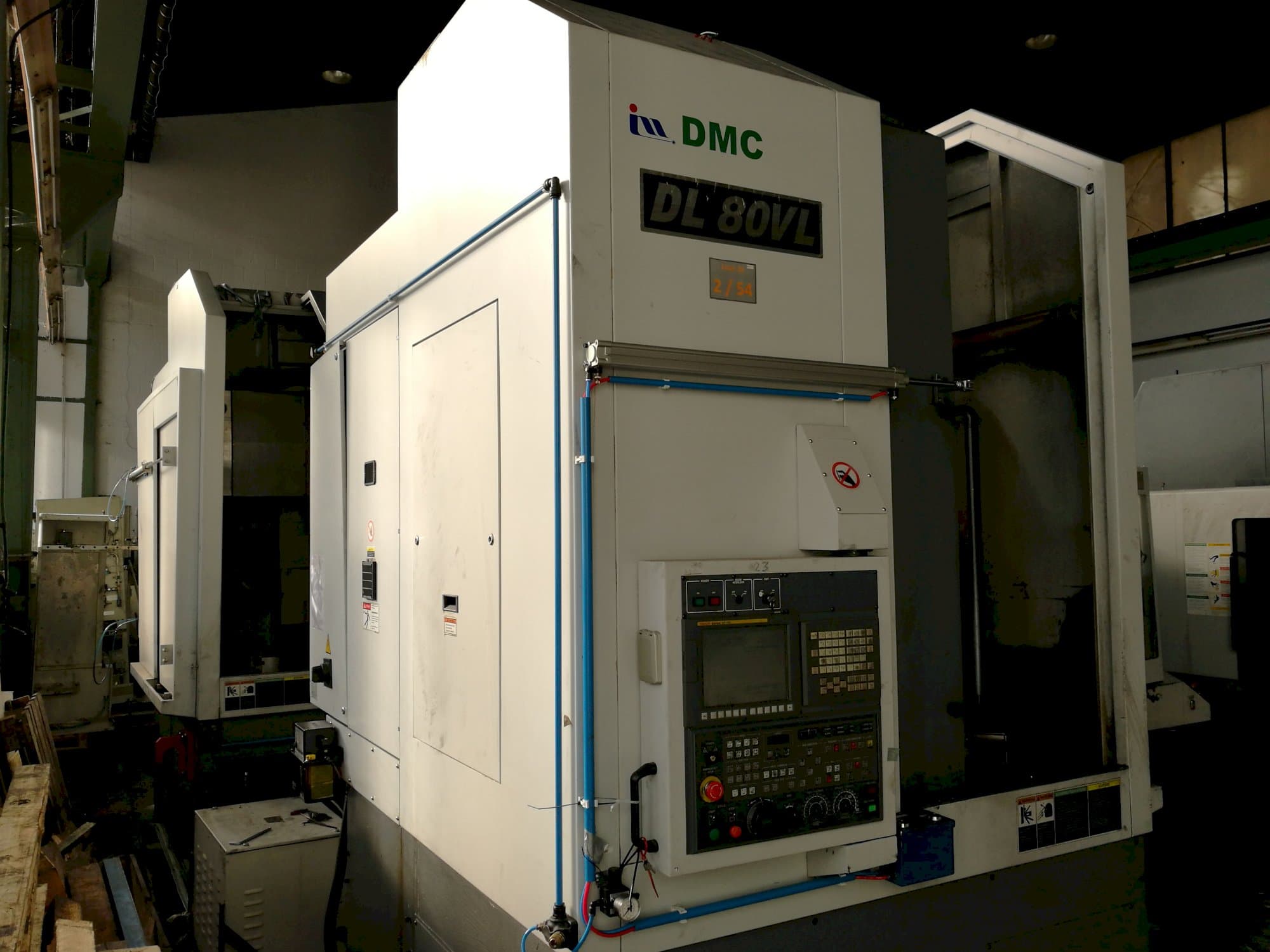 Linke Ansicht der DMC DL 80VL Maschine