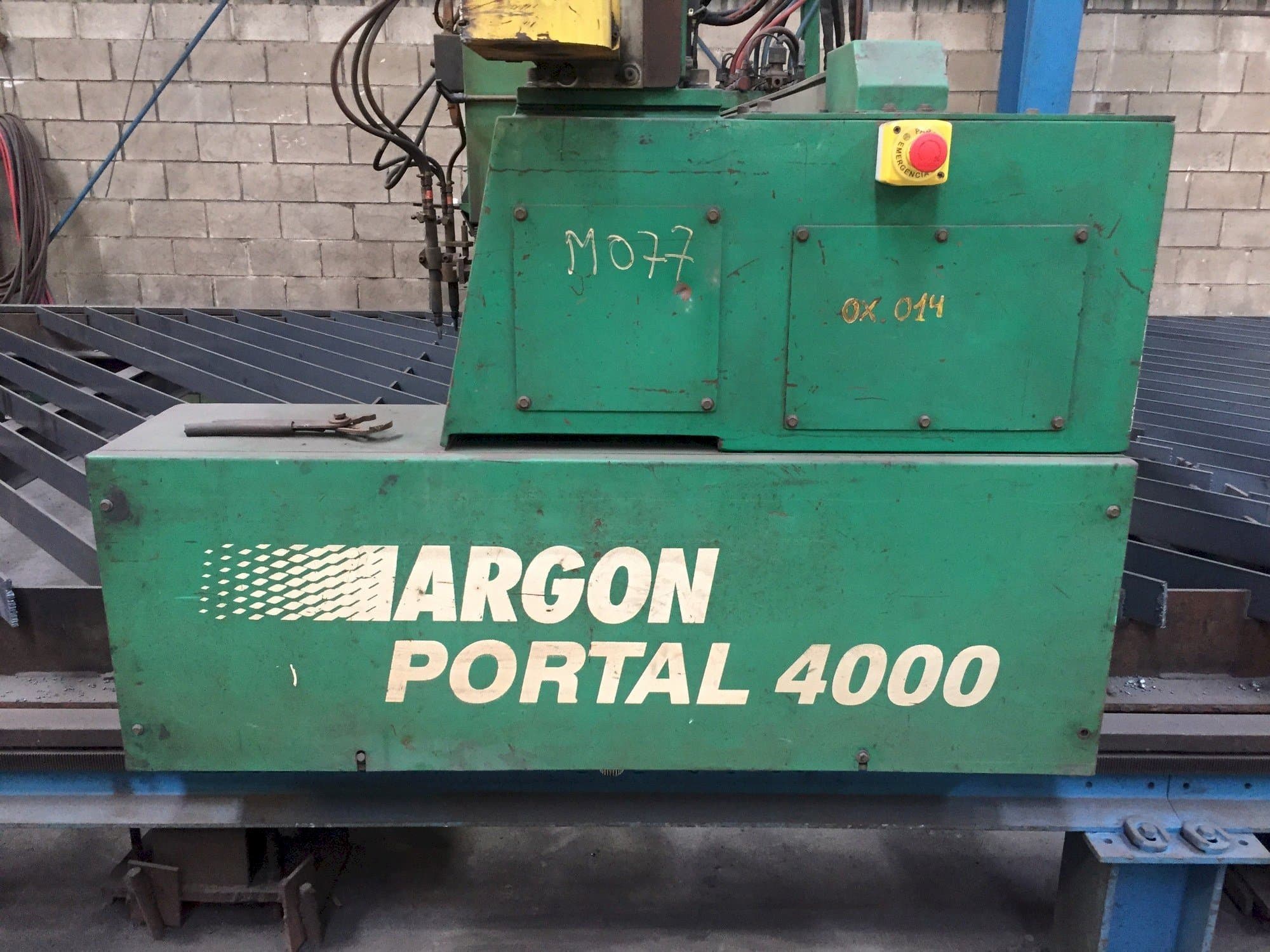 Frontansicht der ARGON PORTAL 4000 Maschine