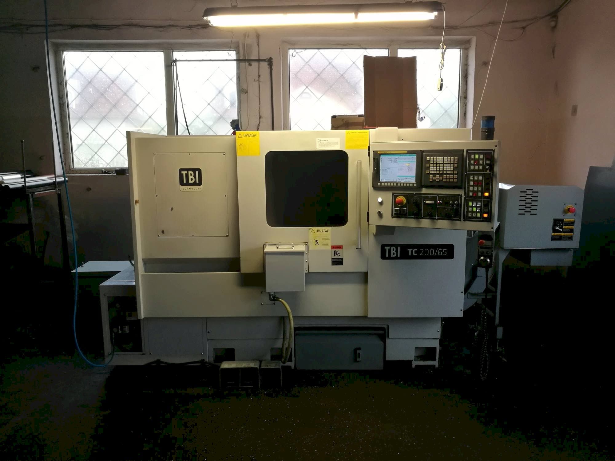 Frontansicht der TBI TC 200-65MC  Maschine