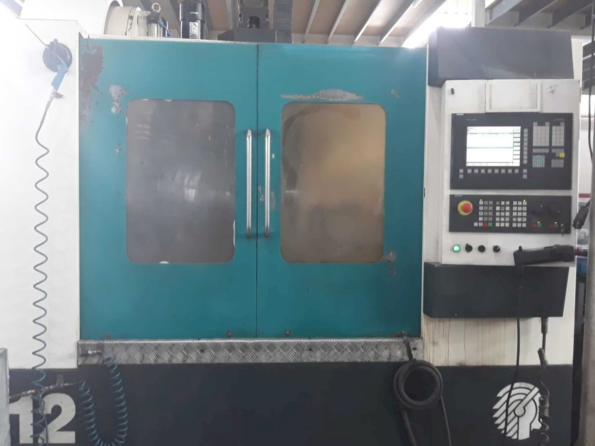Frontansicht der Huron VX12 Maschine